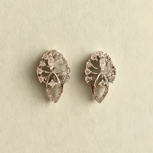 🌿Nature-Inspired Leaf Stud Earrings